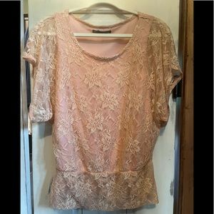 Maurice’s size Small peach lace flowy sleeve
